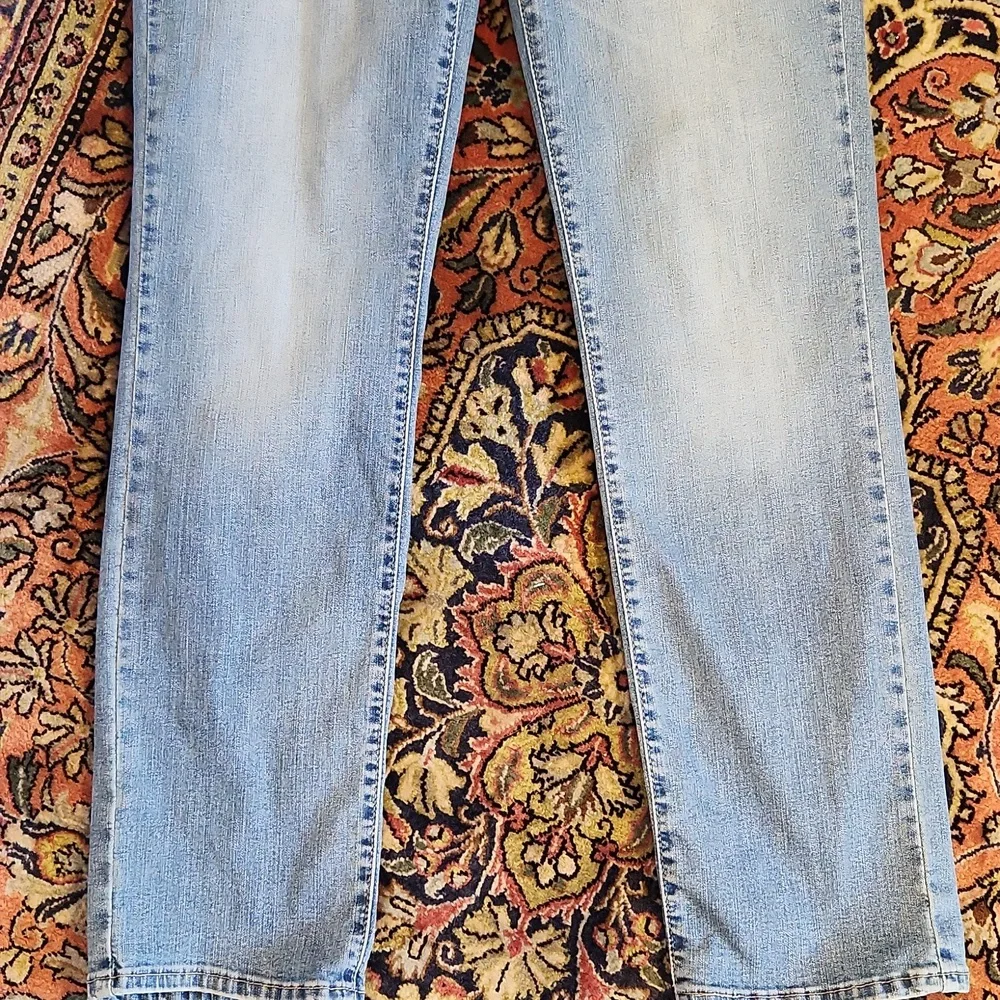 Levi's Lightweight Light Wash Totally Shaping Straight Jeans 28x32 - Picture 3 of 10